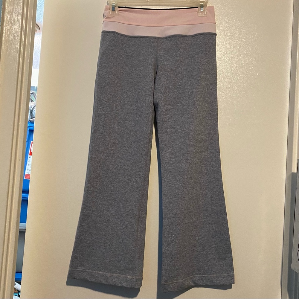 NWOT LULULEMON FLARED CROP YOGA PANTS